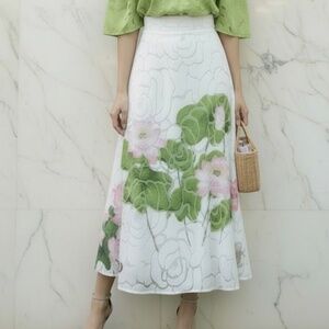 # A236  N by Nancy Resort Wear Feminine Luxe White Embroidered Skirt NWT M